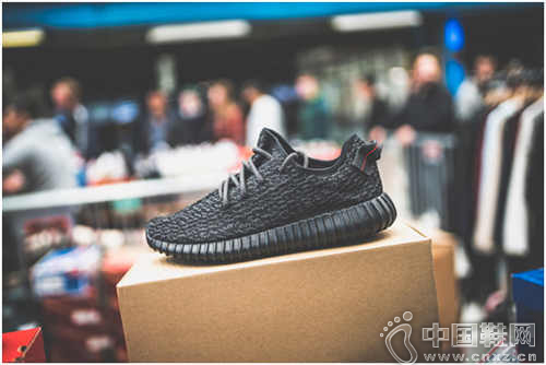 é˜¿è¿ªè¾¾æ–¯Originals YEEZY 350 BoostPirate Black