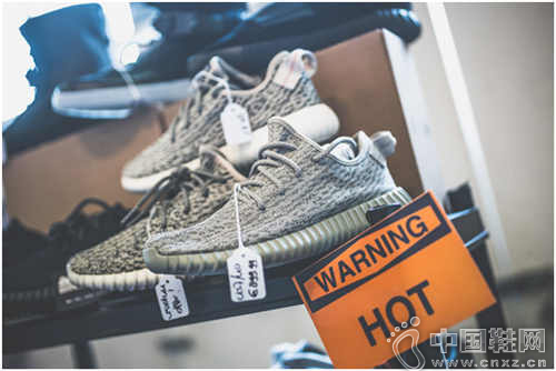 é˜¿è¿ªè¾¾æ–¯Originals YEEZY 350 Boost Moonrock