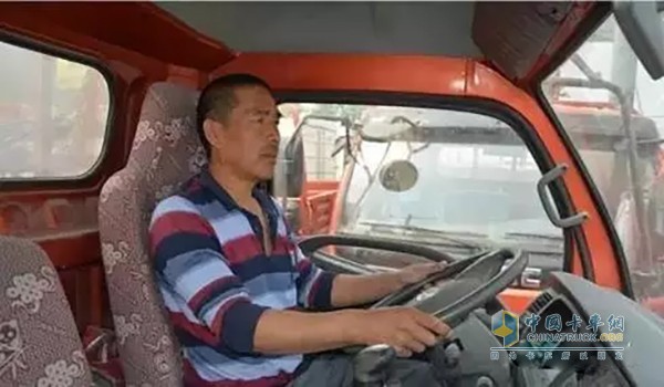 Master Du is driving Dongfeng Furui equipped with Yunnei YN38CRD1 engine
