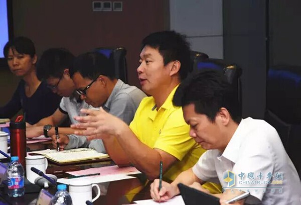 Dongfeng Liuzhou Group Deputy General Manager Yang Zhenqiu spoke