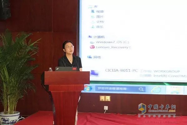 Ms Yuan Ying, a researcher of the Ministry of Environmental Protection, is conducting a special report