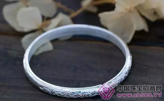 é“¶é¥°ä¸ºä½•ä¼šå˜é»‘ï¼Ÿ