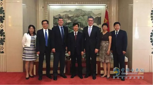 President Cummins visits China's Ministry of Communications