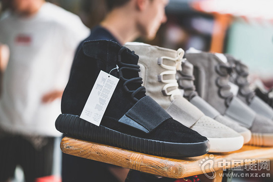 Adidas YEEZY 750 Boost â€œBlackâ€ 