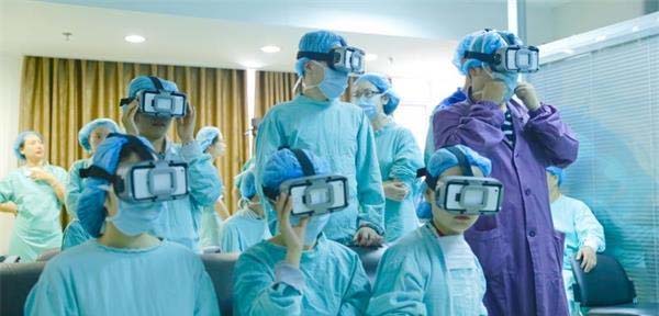 Zhongshan Hospital successfully made VR surgery live for "patients"