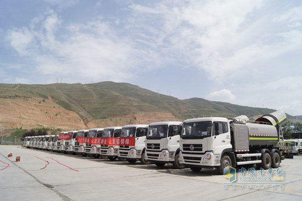 Zoomlion Aurora Green multi-functional dust suppression car lined up to help Xining green city construction