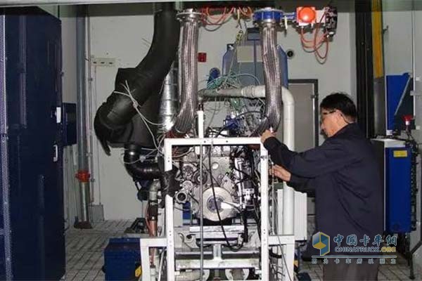 Technologists test engine performance