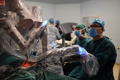 China uses medical robots to perform surgery for "squatting people"