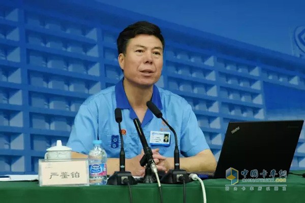 Yan Jianbo speaks at the general assembly of Fast Group in August