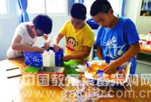 Maker Education: Students use chips to build a "love nest" for the elderly