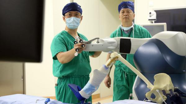 China's first orthopedic joint surgery robot MAKOplasty falls to Shanghai