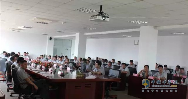 The 2016 Service Provider Recognition Meeting and Autumn Harvest Service Mobilization Meeting was held in the first meeting room of Tianjin Levo Engine Co., Ltd.