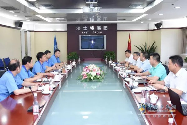 Chairman Yan Jianbo Meets with Guests of Hubei Xinye Steel Company