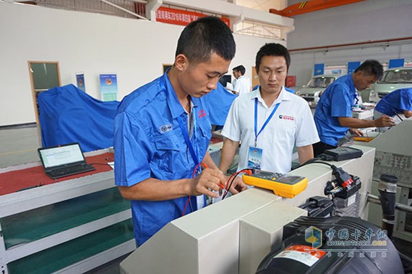 Futian Cummins dealer trainer Xue Yunzhong conducts competition supervision