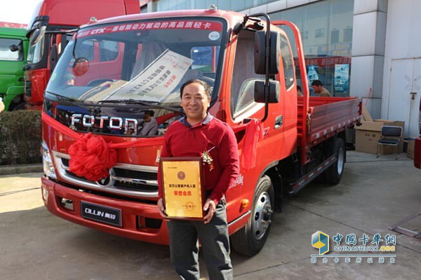 Chen Huiqiang Becomes Honorary Miles User of Ao Ling Million Hall of Fame