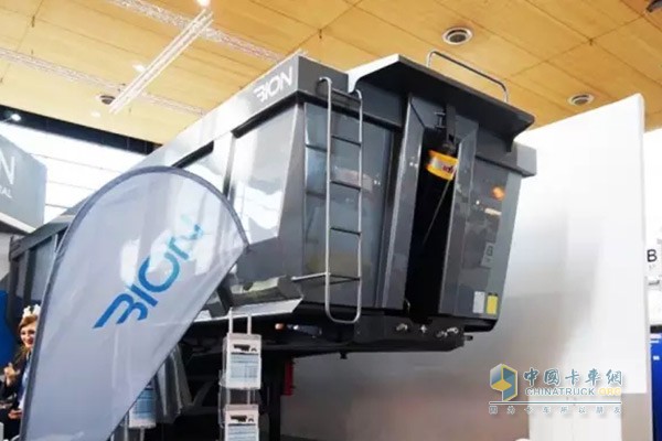 Dubai Bayern semi-trailer adopts Heva Alpha's full hydraulic system