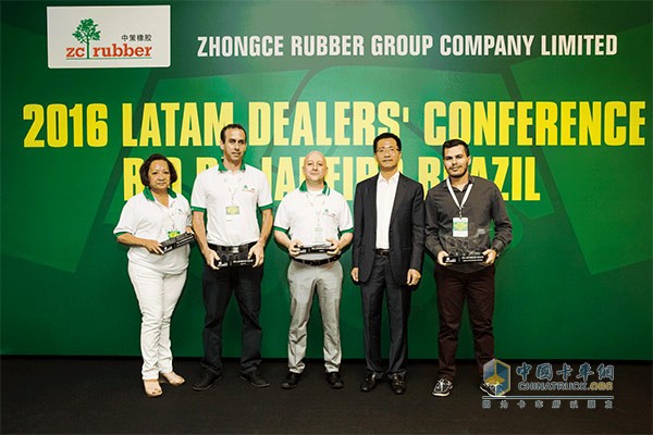 Mr. Ge Guorong, Deputy General Manager of Chinachem Rubber Group took photo with authorized dealers