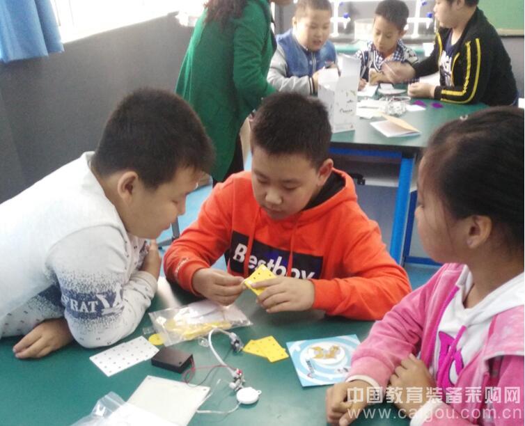 Bit Lab "send class to school" activities into Jinhua Primary School
