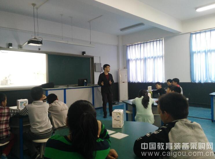 Bit Lab "send class to school" activities into Jinhua Primary School