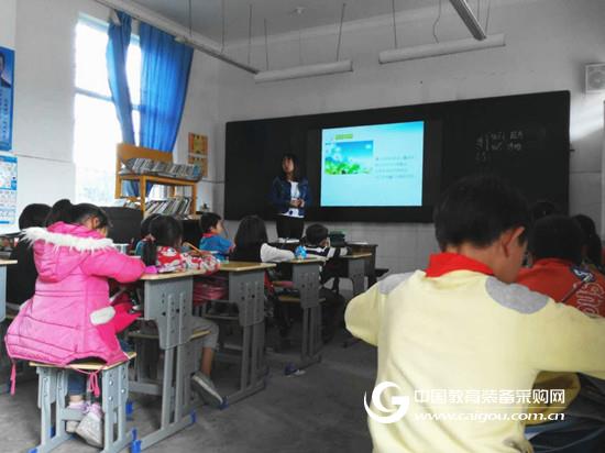 When the precision assistance is in progress: Ou Di interactive blackboard enters Yunnan Wuyuan