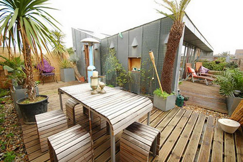 The effect of the open balcony decoration best reflects the corner of life