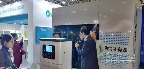 During the exhibition, customers understand Jin pure car urea