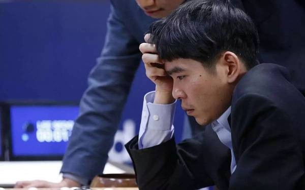AlphaGo announced that it will fight again. Who is defending human honor?