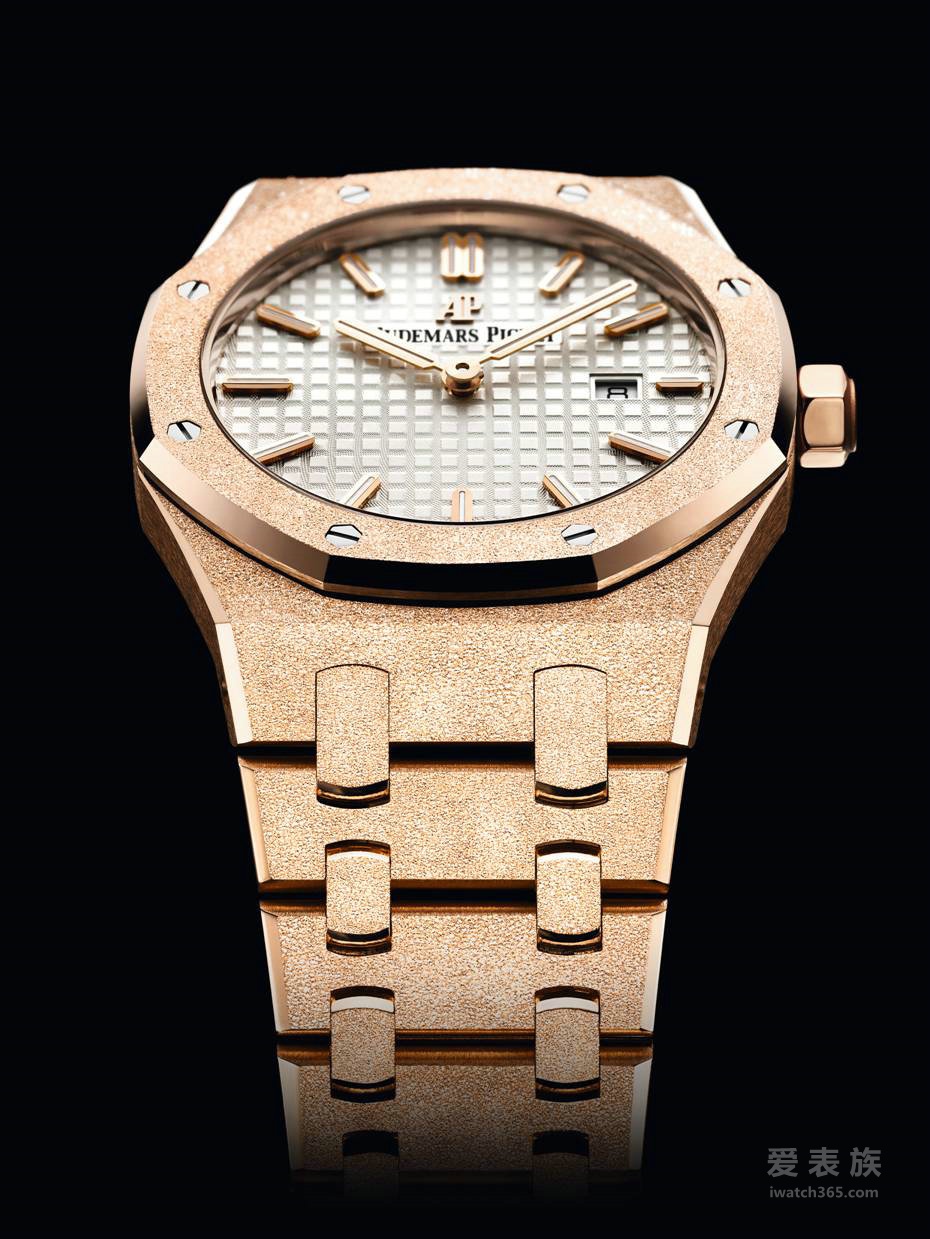Audemars Piguet presents the Royal Oak FROSTED GOLD "cream gold" watch
