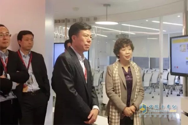 Fast Board Chairman Yan Jianbo Visits Shell (Shanghai) Company