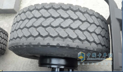 Rear wheel 425 vacuum tires, mahjong pattern, strong grip