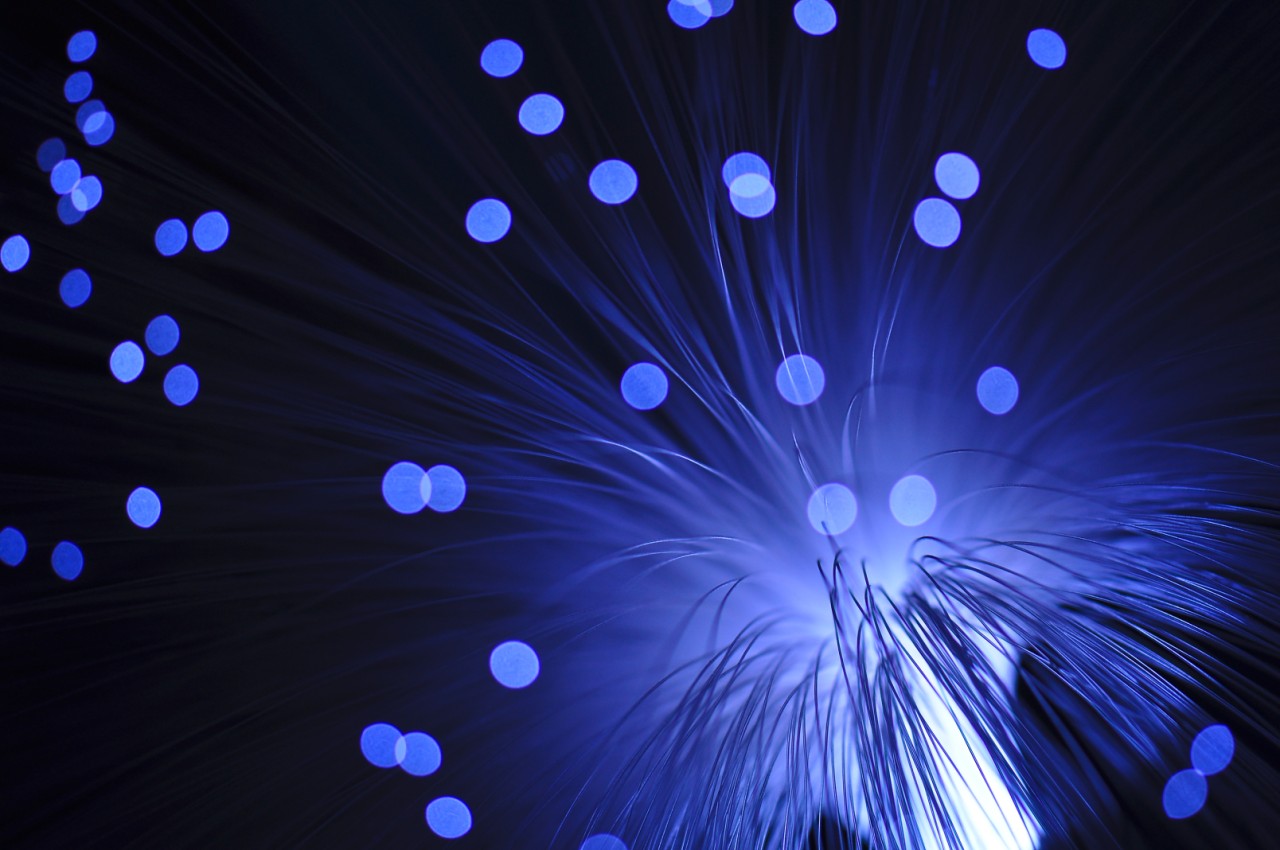 What do you know about the characteristics of optical fiber communication technology?