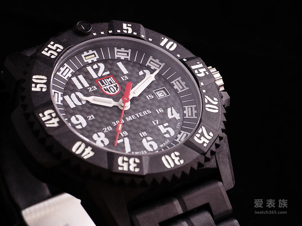 Lightweight and durable luminos Carbon SEAL 3800 series watch