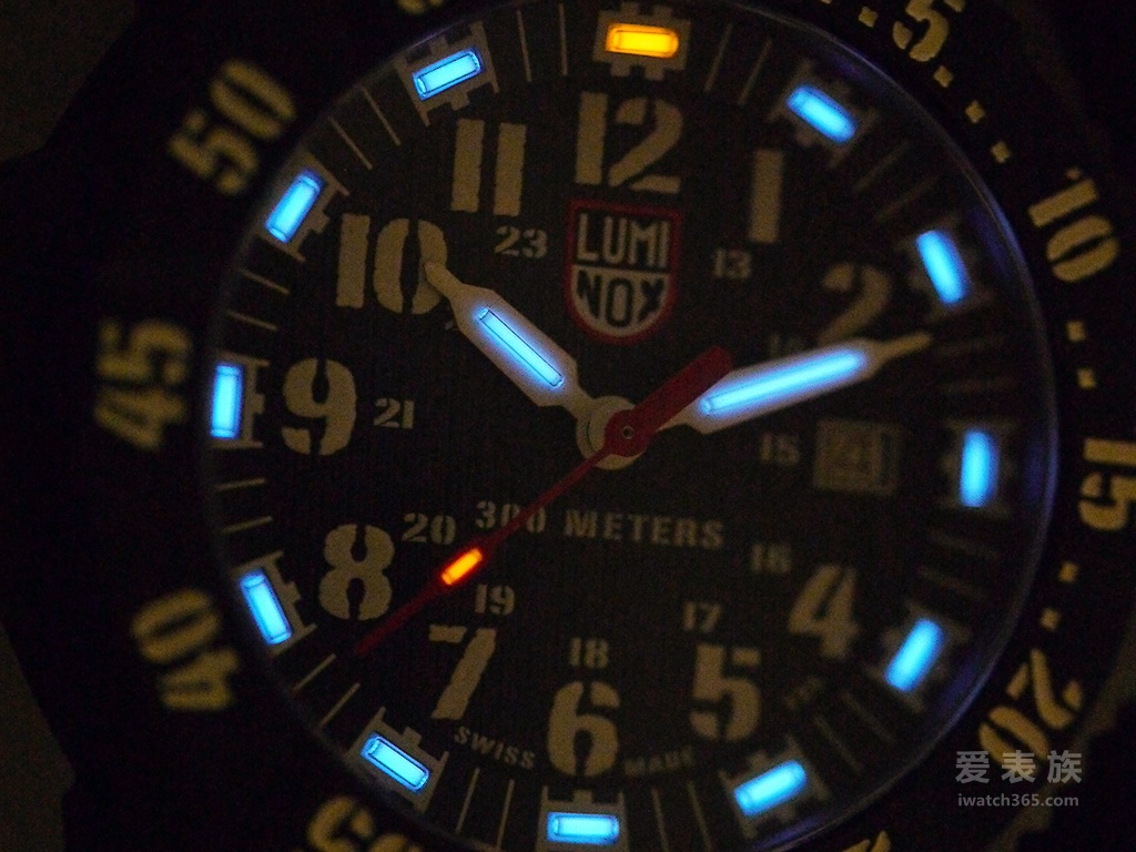 Lightweight and durable luminos Carbon SEAL 3800 series watch