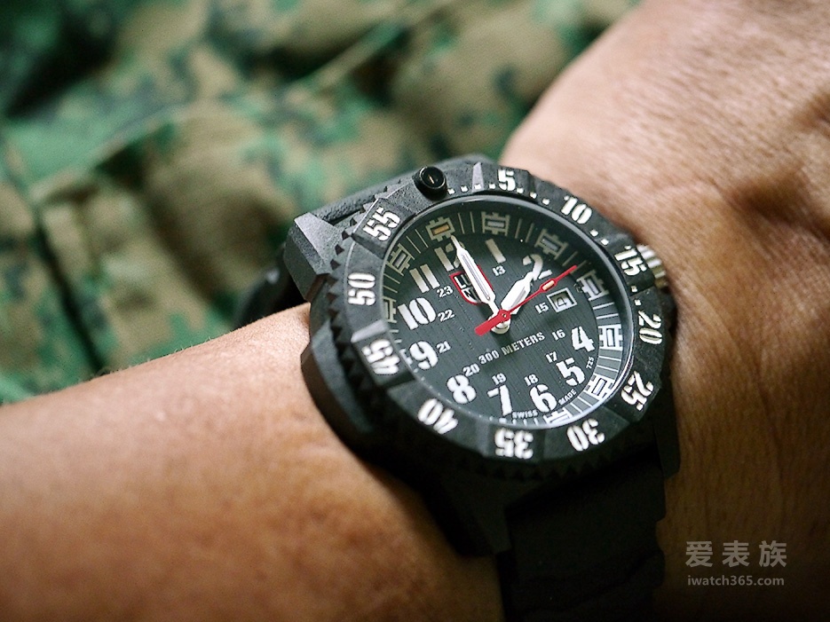 Lightweight and durable luminos Carbon SEAL 3800 series watch