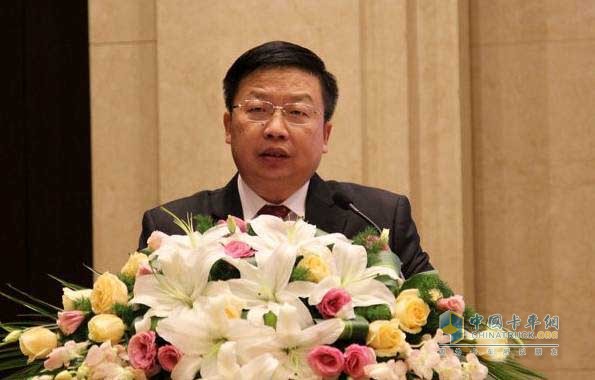 Yang Bo, chairman of the board, addressed the meeting