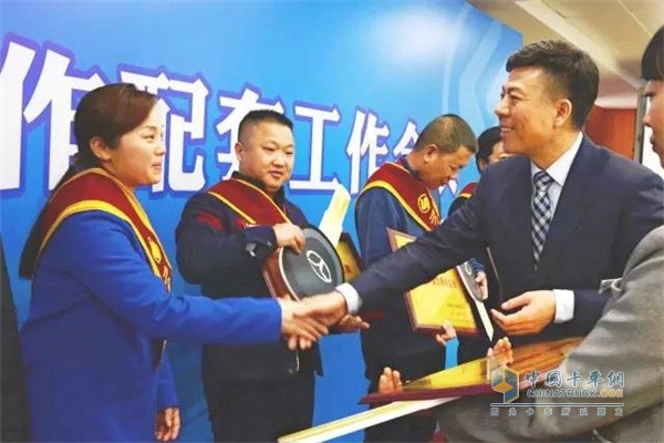 Chairman of the Group, Party Secretary Yan Jianbo Award