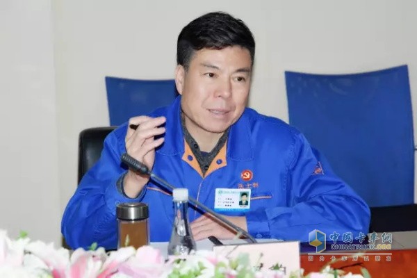 Fast Board Group Chairman and Party Secretary Yan Jianbo