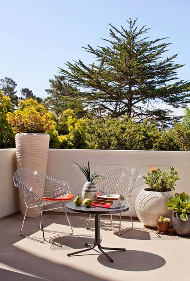 This kind of balcony terrace design instantly makes life full of beautiful