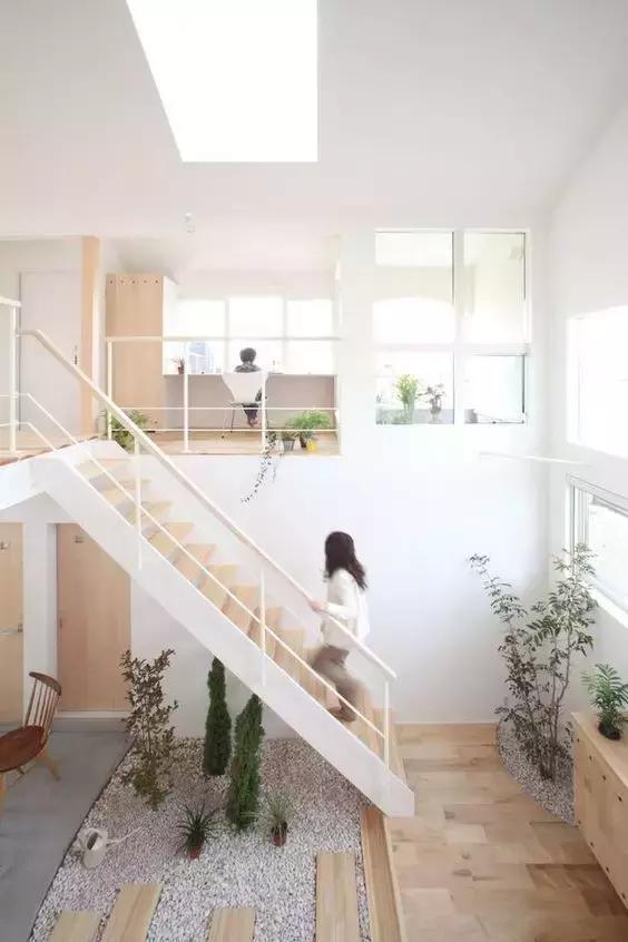 Minimalistic decorative techniques