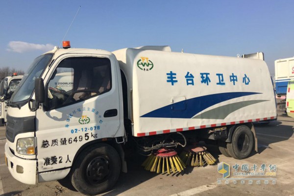 Fengtai District Environmental Hygiene Service Center Mechanized Cleaning Team Omar Sweeper