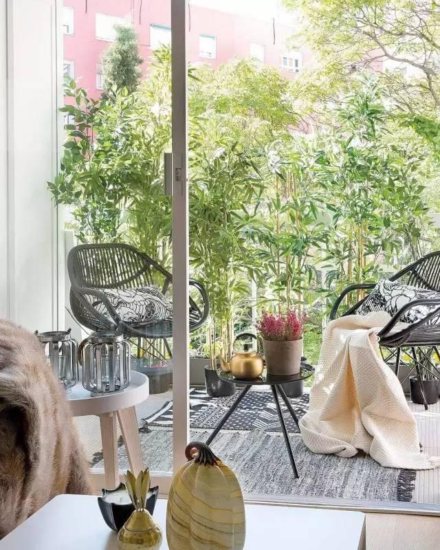 Open design, let the living room full of life, casually placed furniture is more life-like