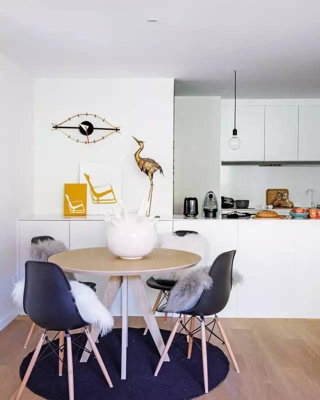 Open design, let the living room full of life, casually placed furniture is more life-like