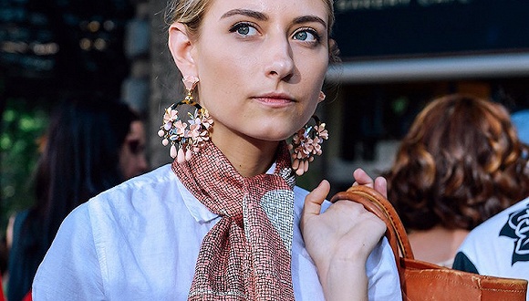 Spring to buy exaggerated large earrings