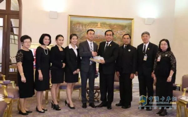 Photo of Thai government leader and exquisite team