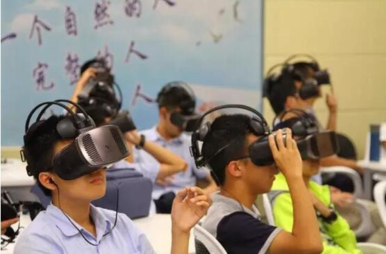IDEALENS enters the VR classroom to explore a new model of VR education?