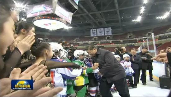 Why are these two primary school ice hockey teams being interviewed by Xi Jinping?