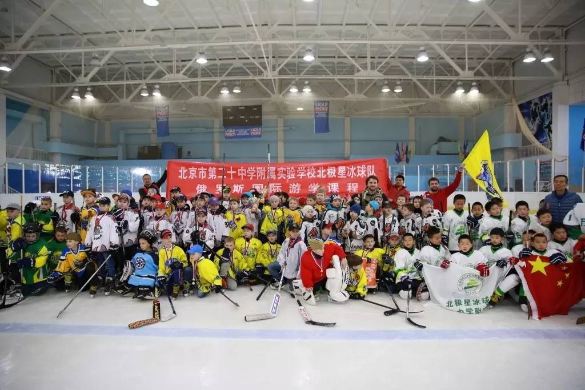 Why are these two primary school ice hockey teams being interviewed by Xi Jinping?