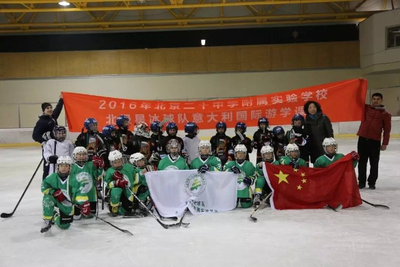 Why are these two primary school ice hockey teams being interviewed by Xi Jinping?