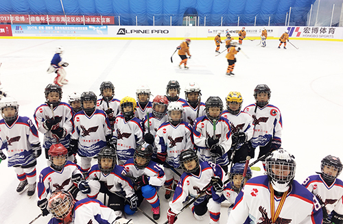 Why are these two primary school ice hockey teams being interviewed by Xi Jinping?