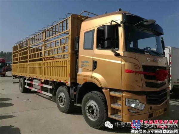 Efficient choice for cargo transportation Hualing Xingma 6X2 truck